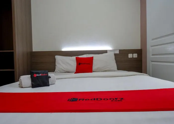 RedDoorz Plus near Paragon Mall Semarang